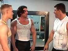 Sexy muscle gay men meet in the gym